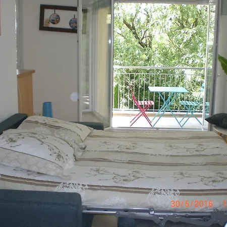 L Aubade En Apartment *